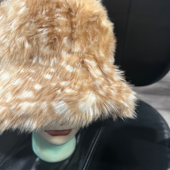 Urban Outfitters Faux Fur Bucket Hat in Brown and Cream - Picture 7 of 9